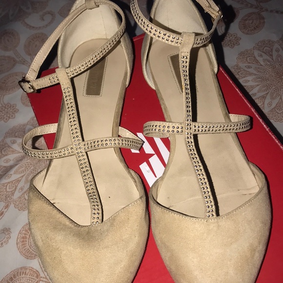 Beige Flats - Picture 2 of 3